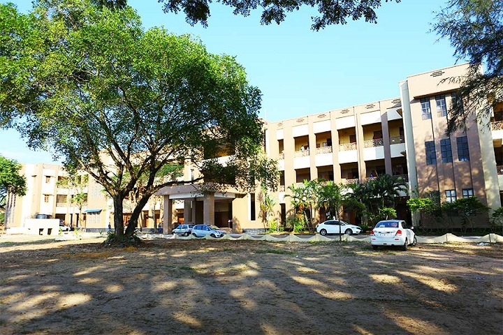 https://cache.careers360.mobi/media/colleges/social-media/media-gallery/14273/2020/6/18/College Adminitrative Building View of Sree Narayana College Kollam_Campus-View.jpg